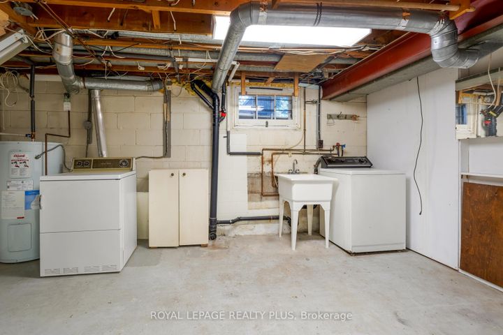 Photo 46 at 935 Hedge Drive, Lakeview, Mississauga