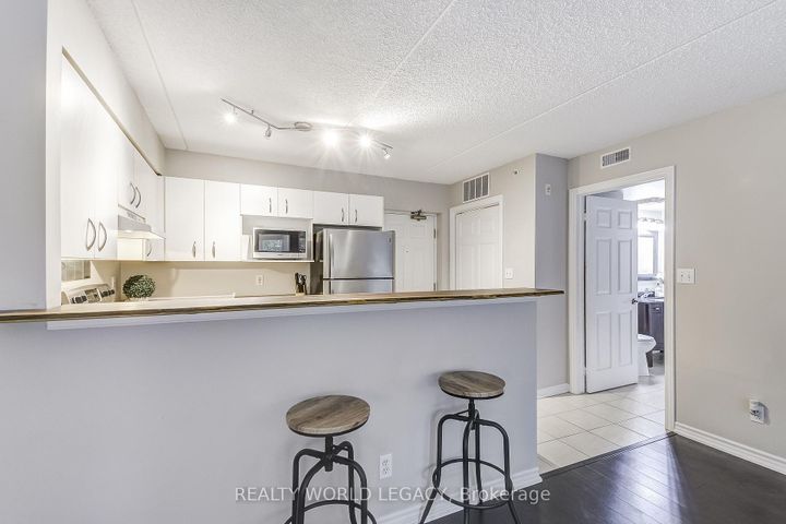 Photo 10 at 103 - 2055 Appleby Line, Uptown, Burlington