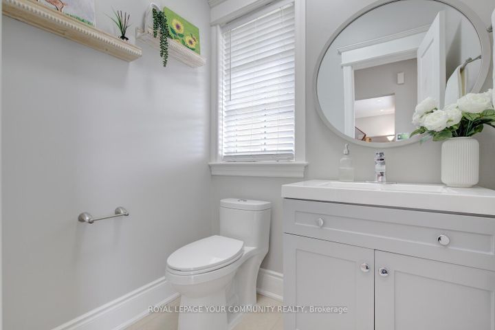 Photo 4 at 2 Aegis Drive, Patterson, Vaughan