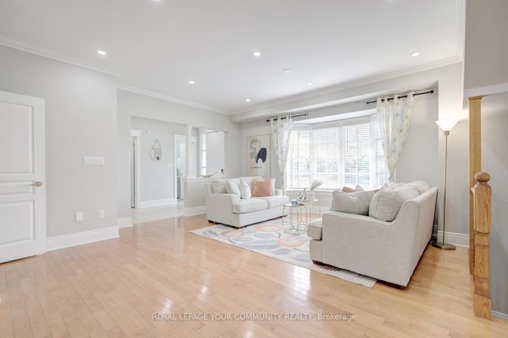 Photo 8 at 2 Aegis Drive, Patterson, Vaughan