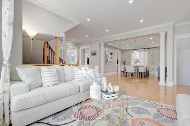 Photo 10 at 2 Aegis Drive, Patterson, Vaughan