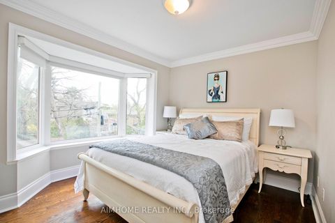 Photo 18 at 401 Longmore Street, Willowdale East, Toronto