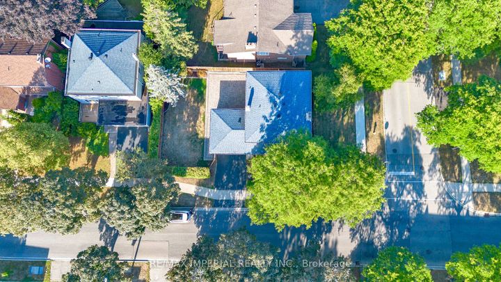 Photo 4 at 263 Upper Highland Crescent, Windfields, Toronto