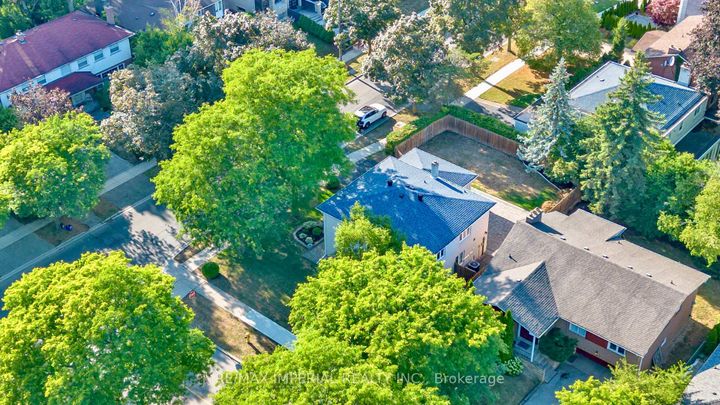 Photo 6 at 263 Upper Highland Crescent, Windfields, Toronto