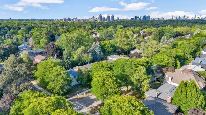 Photo 10 at 263 Upper Highland Crescent, Windfields, Toronto