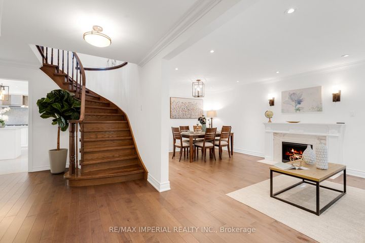 Photo 11 at 263 Upper Highland Crescent, Windfields, Toronto