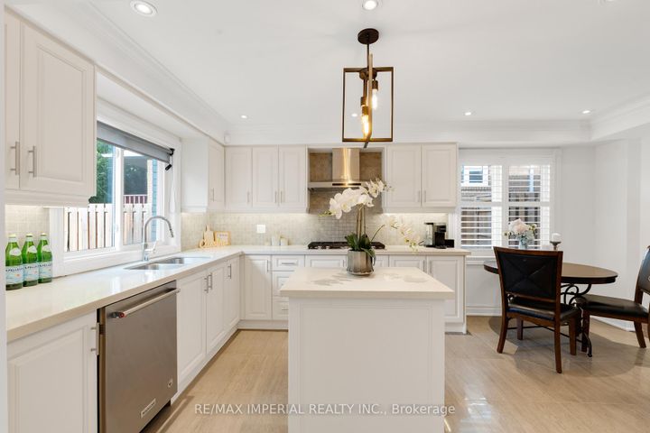 Photo 22 at 263 Upper Highland Crescent, Windfields, Toronto