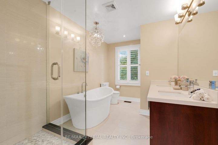 Photo 32 at 263 Upper Highland Crescent, Windfields, Toronto