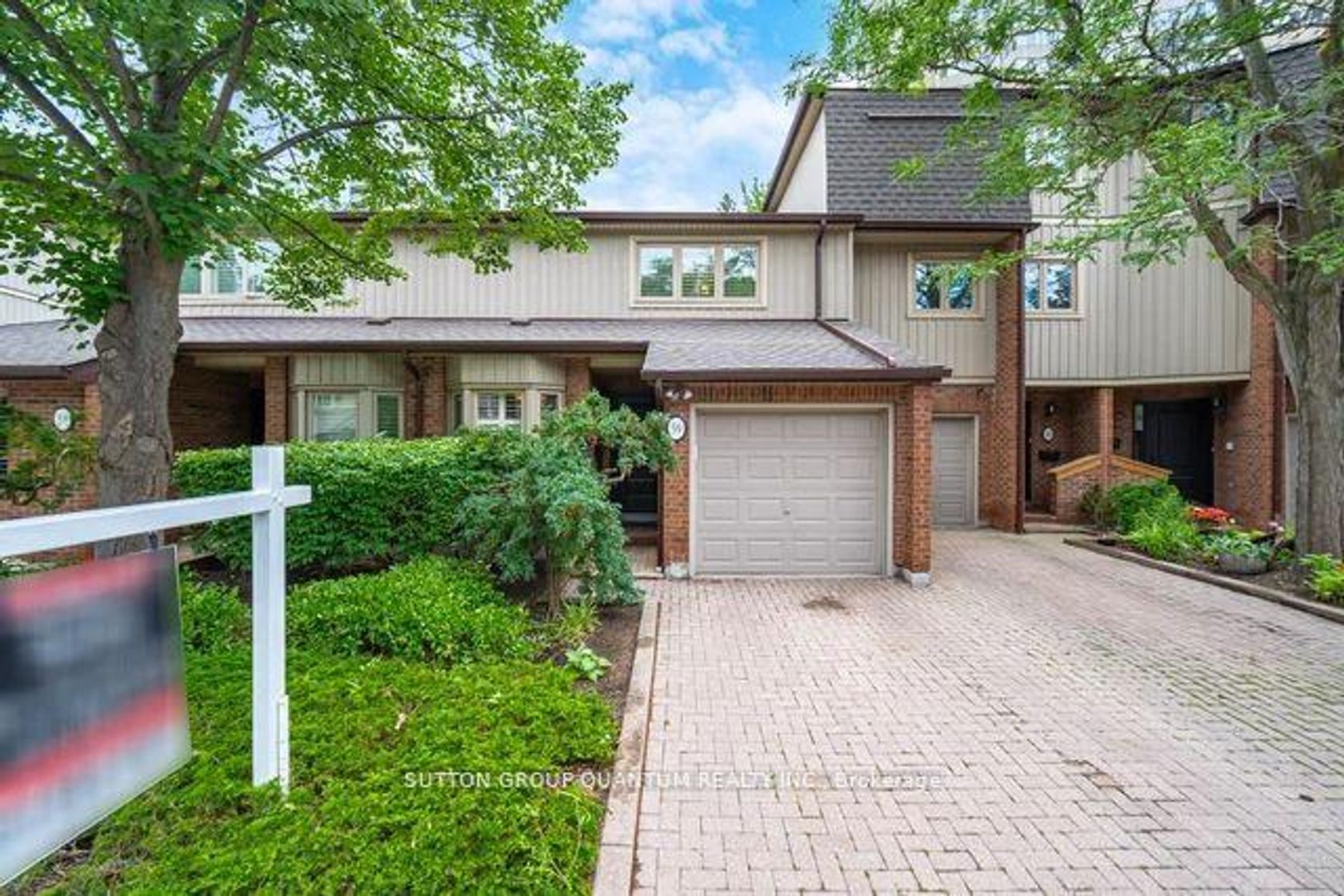 59 - 1200 Walden Circle, Clarkson, Mississauga by Loree Meneguzzi Real Estate 59 - 1200 Walden Circle, Clarkson, Mississauga