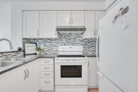 Photo 12 at 908 - 140 Dunlop Street E, City Centre, Barrie