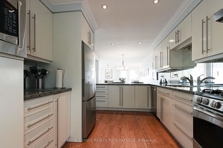 Photo 11 at 2060 WATER'S EDGE Drive, BR Bronte, Oakville