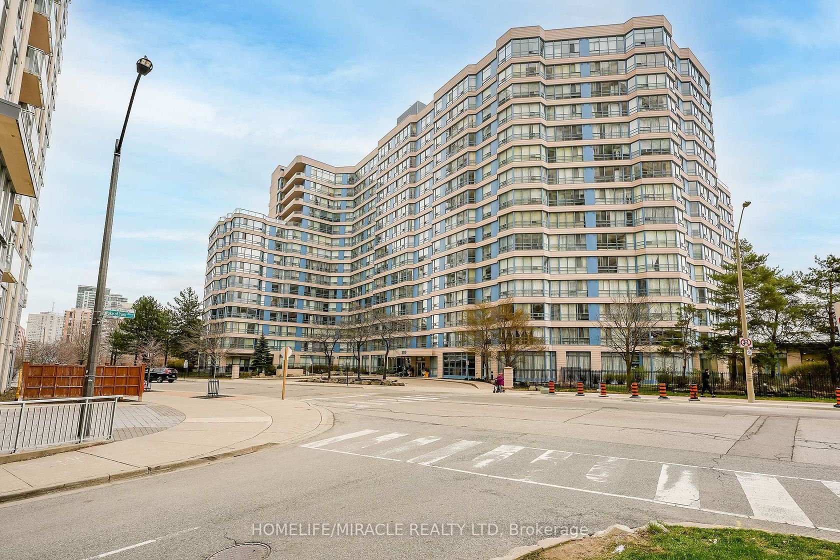 318 - 250 Webb Drive, City Centre, Mississauga by Loree Meneguzzi Real Estate 318 - 250 Webb Drive, City Centre, Mississauga