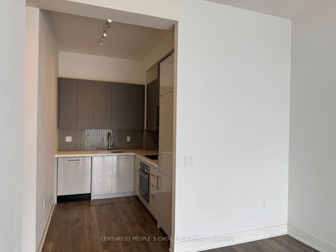 Photo 20 at 526 - 2908 Highway 7 Road, Concord, Vaughan