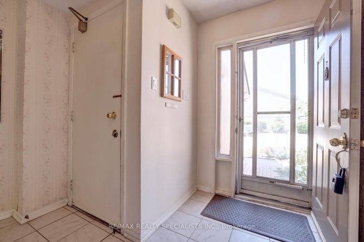 Photo 4 at 64 - 3125 Fifth Line W, Erin Mills, Mississauga