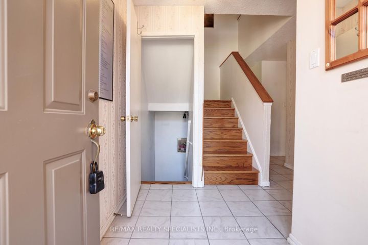 Photo 5 at 64 - 3125 Fifth Line W, Erin Mills, Mississauga
