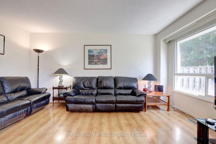 Photo 7 at 64 - 3125 Fifth Line W, Erin Mills, Mississauga