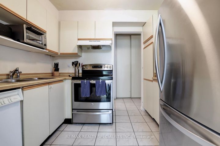 Photo 10 at 64 - 3125 Fifth Line W, Erin Mills, Mississauga