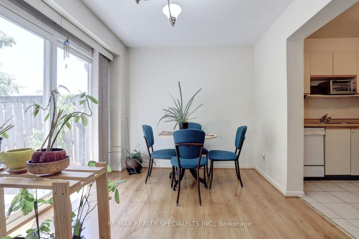 Photo 13 at 64 - 3125 Fifth Line W, Erin Mills, Mississauga