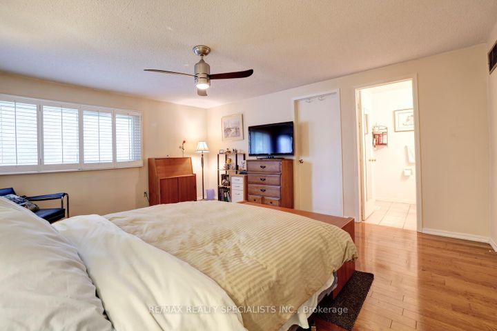 Photo 16 at 64 - 3125 Fifth Line W, Erin Mills, Mississauga