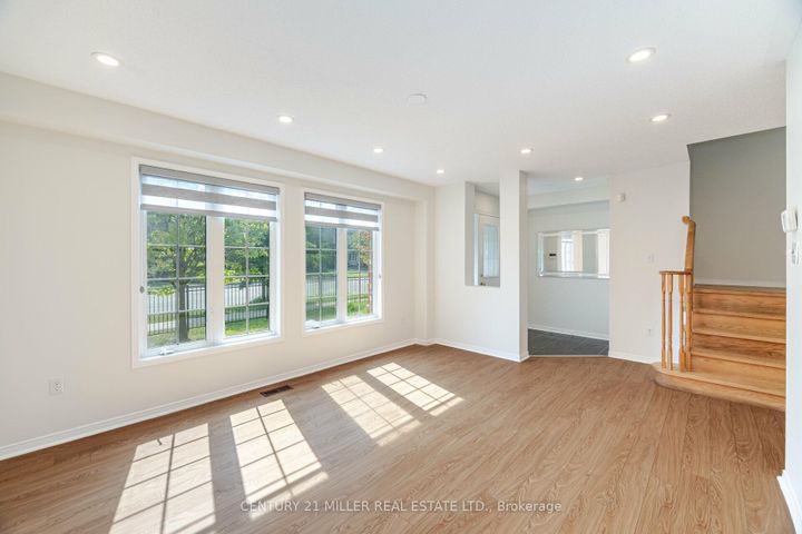 Photo 2 at 5953 Tenth Line W, Churchill Meadows, Mississauga
