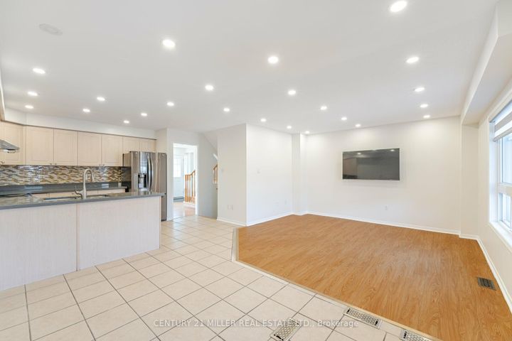 Photo 7 at 5953 Tenth Line W, Churchill Meadows, Mississauga