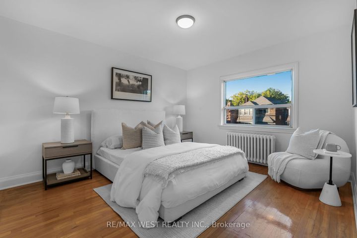 Photo 17 at 215 Jane Street, Bloor West Village, Toronto