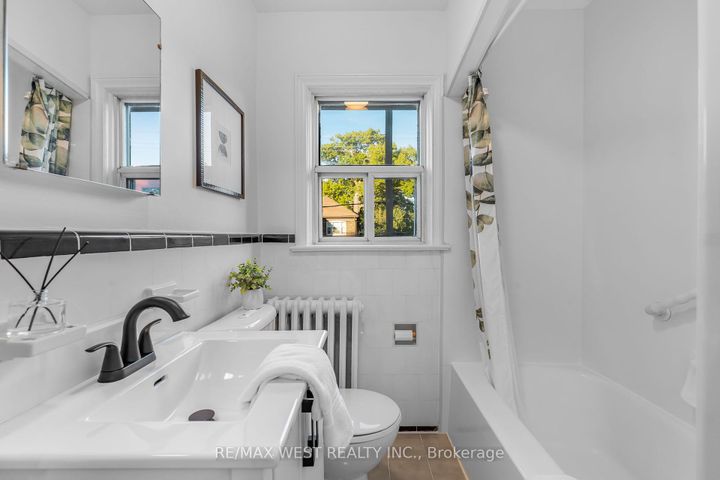 Photo 23 at 215 Jane Street, Bloor West Village, Toronto