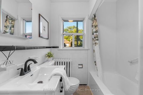 Photo 23 at 215 Jane Street, Bloor West Village, Toronto