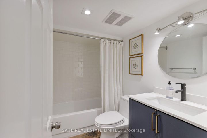 Photo 48 at 35 Grenview Boulevard N, Kingsway South, Toronto