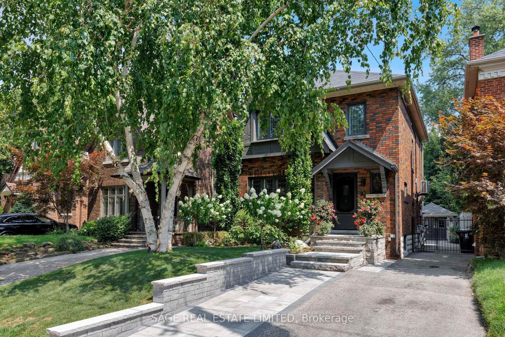 35 Grenview Boulevard N, Kingsway South, Toronto 2