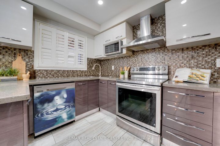 Photo 17 at 37 Pebblestone Circle, Brampton West, Brampton