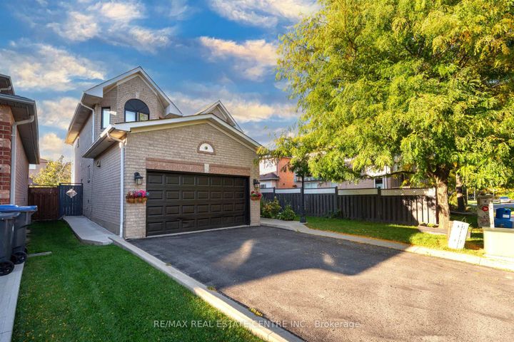Photo 47 at 37 Pebblestone Circle, Brampton West, Brampton