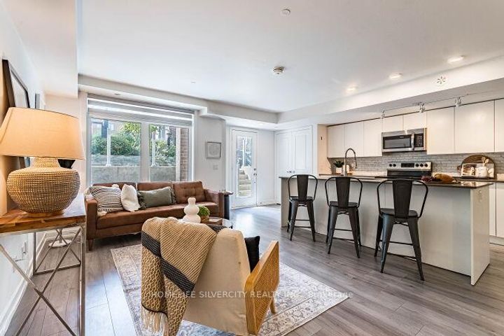 Photo 12 at 104 - 3058 Sixth Line, GO Glenorchy, Oakville