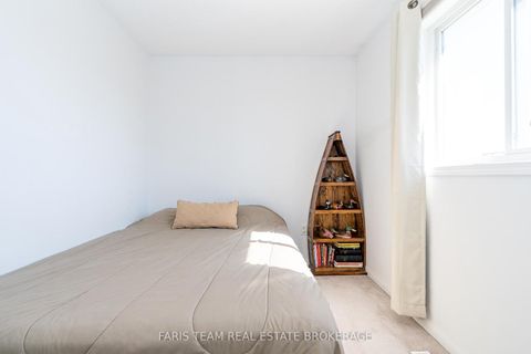 Photo 21 at 33 Bird Street, Edgehill Drive, Barrie