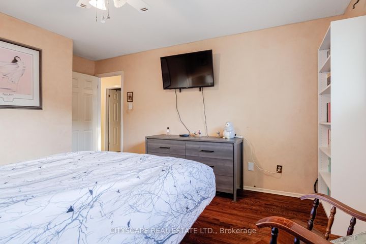 Photo 13 at 22 Jade Crescent, Northgate, Brampton