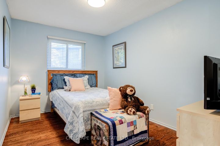 Photo 14 at 22 Jade Crescent, Northgate, Brampton
