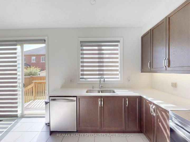 Photo 12 at 33 Tiger Crescent, Wellington North, Brampton
