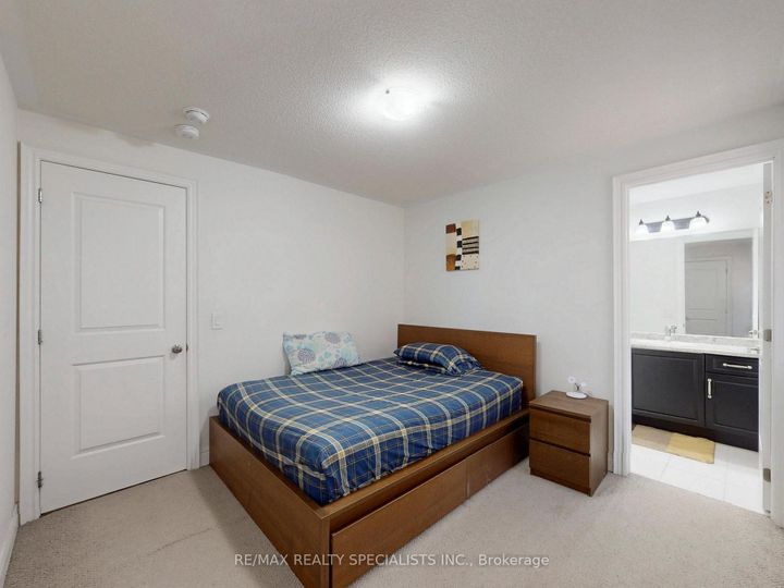 Photo 27 at 33 Tiger Crescent, Wellington North, Brampton
