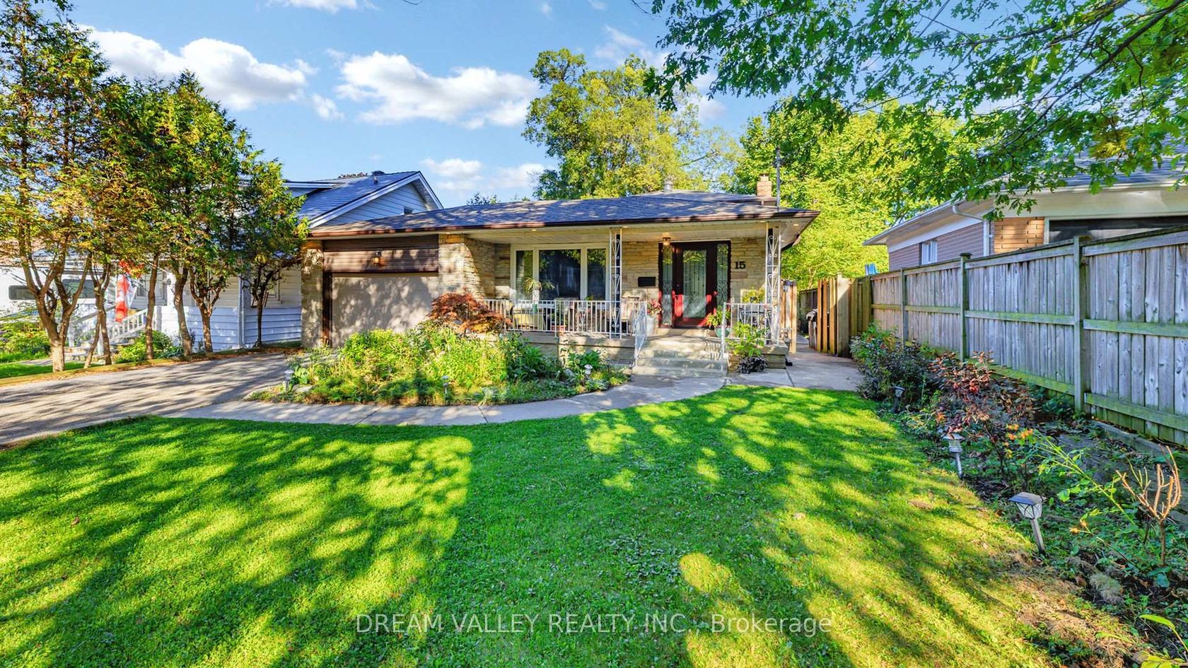 15 Scarborough Golf Club Road, Scarborough Village, Toronto 