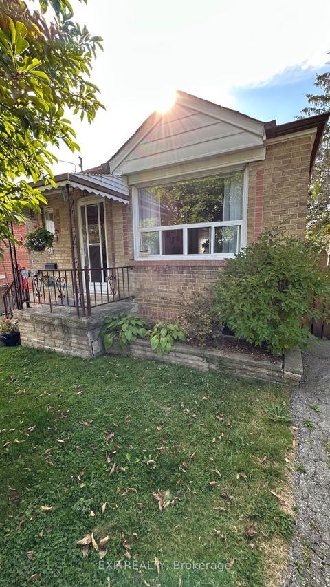 Photo 1 at 546 Mc Roberts Avenue N, Fairbank, Toronto