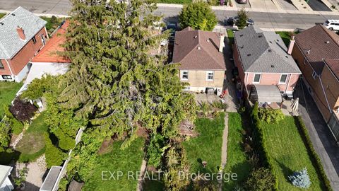 Photo 2 at 546 Mc Roberts Avenue N, Fairbank, Toronto
