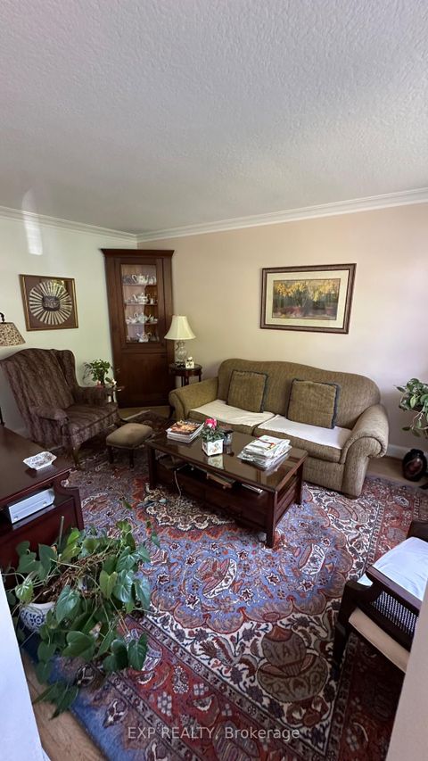 Photo 4 at 546 Mc Roberts Avenue N, Fairbank, Toronto