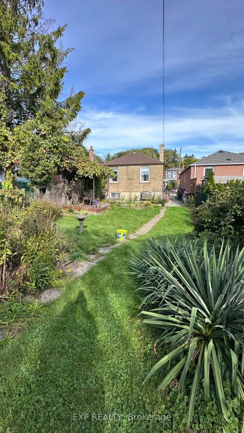Photo 11 at 546 Mc Roberts Avenue N, Fairbank, Toronto
