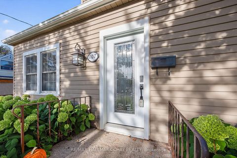 Photo 2 at 107 Peel Street, Wellington, Barrie