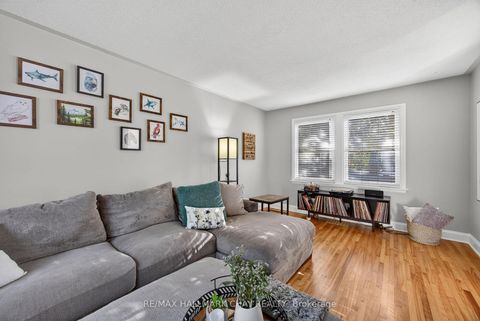Photo 11 at 107 Peel Street, Wellington, Barrie
