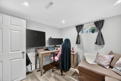 Photo 26 at 107 Peel Street, Wellington, Barrie