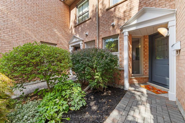 Photo 2 at 5 - 2065 Sixth Line, RO River Oaks, Oakville