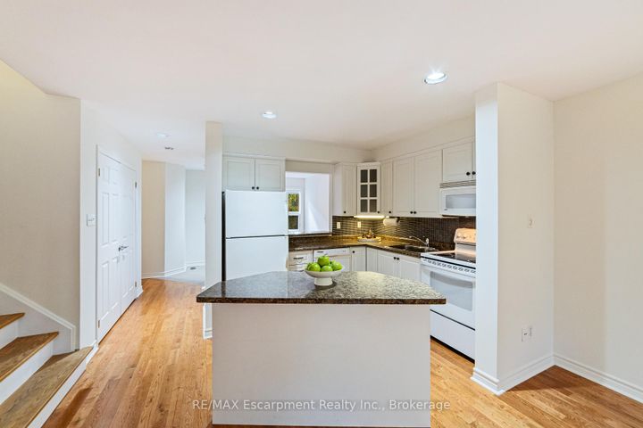 Photo 13 at 5 - 2065 Sixth Line, RO River Oaks, Oakville