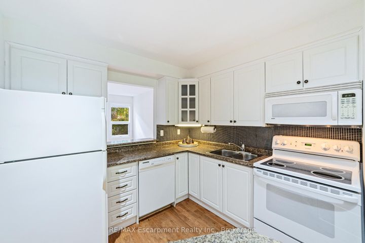 Photo 14 at 5 - 2065 Sixth Line, RO River Oaks, Oakville