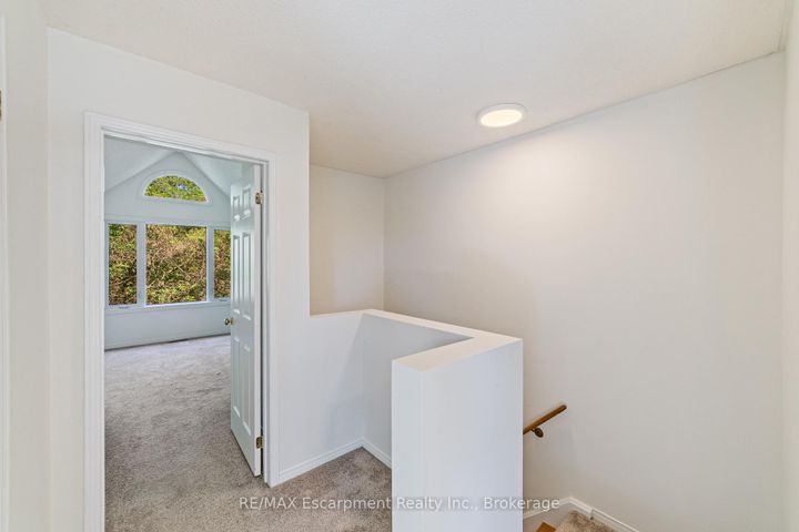 Photo 16 at 5 - 2065 Sixth Line, RO River Oaks, Oakville